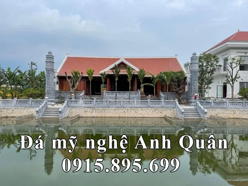 Không gian Nhà thờ họ đá với Cột đá, Lan can đá, Lầu đá, Bình phong đá,...