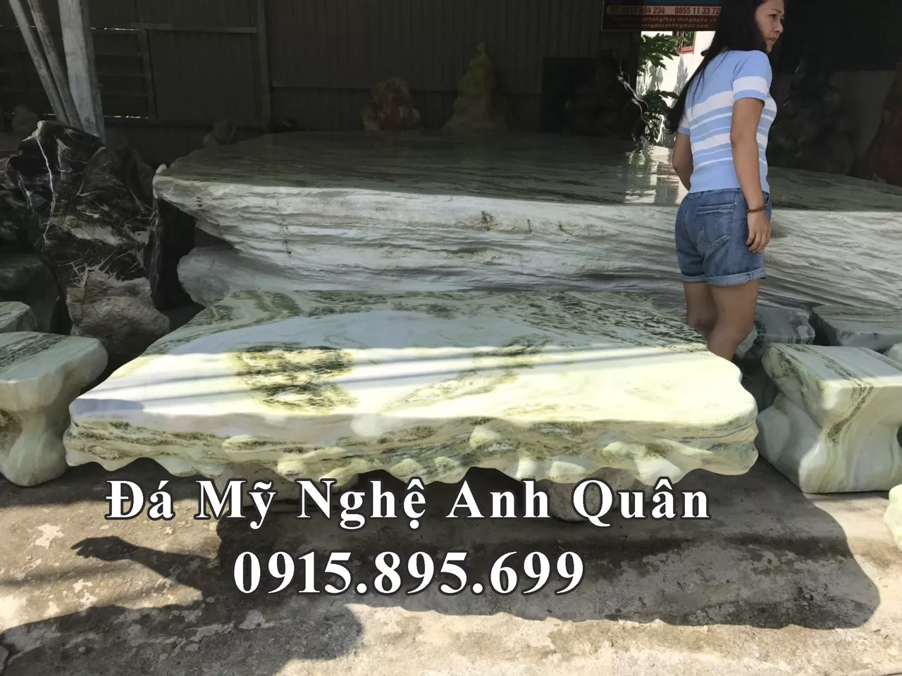Ban-ghe-da-gia-dinh-dep-nguyen-khoi.jpg