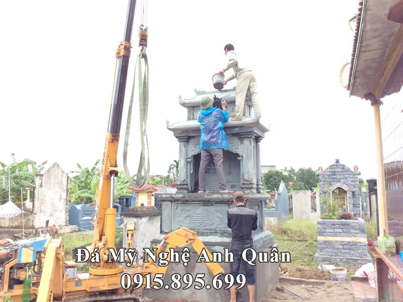 Lắp đặt, hoàn thiện Mộ đôi đá xanh rêu cho phần mộ của Bố Mẹ gia chủ tại Hà Nội.