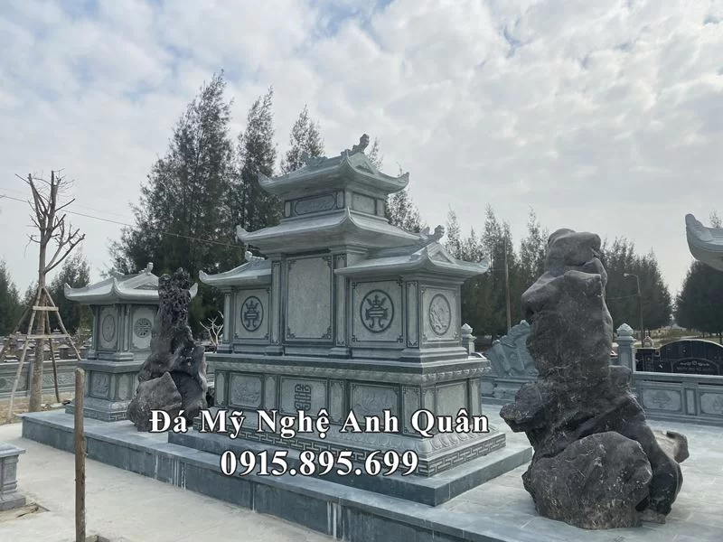 Xây Lăng thờ đá tam quan ba mái bằng đá xanh rêu Granite tại Làng đá Ninh Bình 20 Canh lang tho chinh co dat hai Bia da tu nhien tua ngon nui