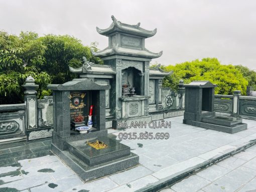 Khu Lăng Mộ đá đẹp, với mộ đá granite có mái che.